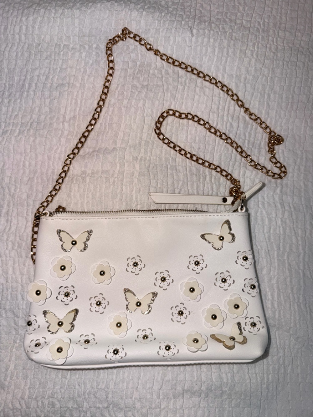 Elegant White Crossbody Bag with Butterflies and Gold Chain Strap